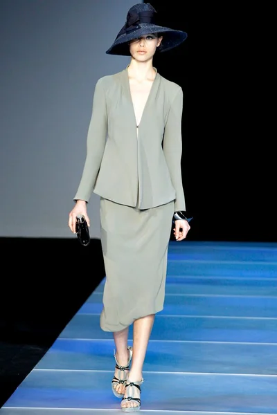 Look 18